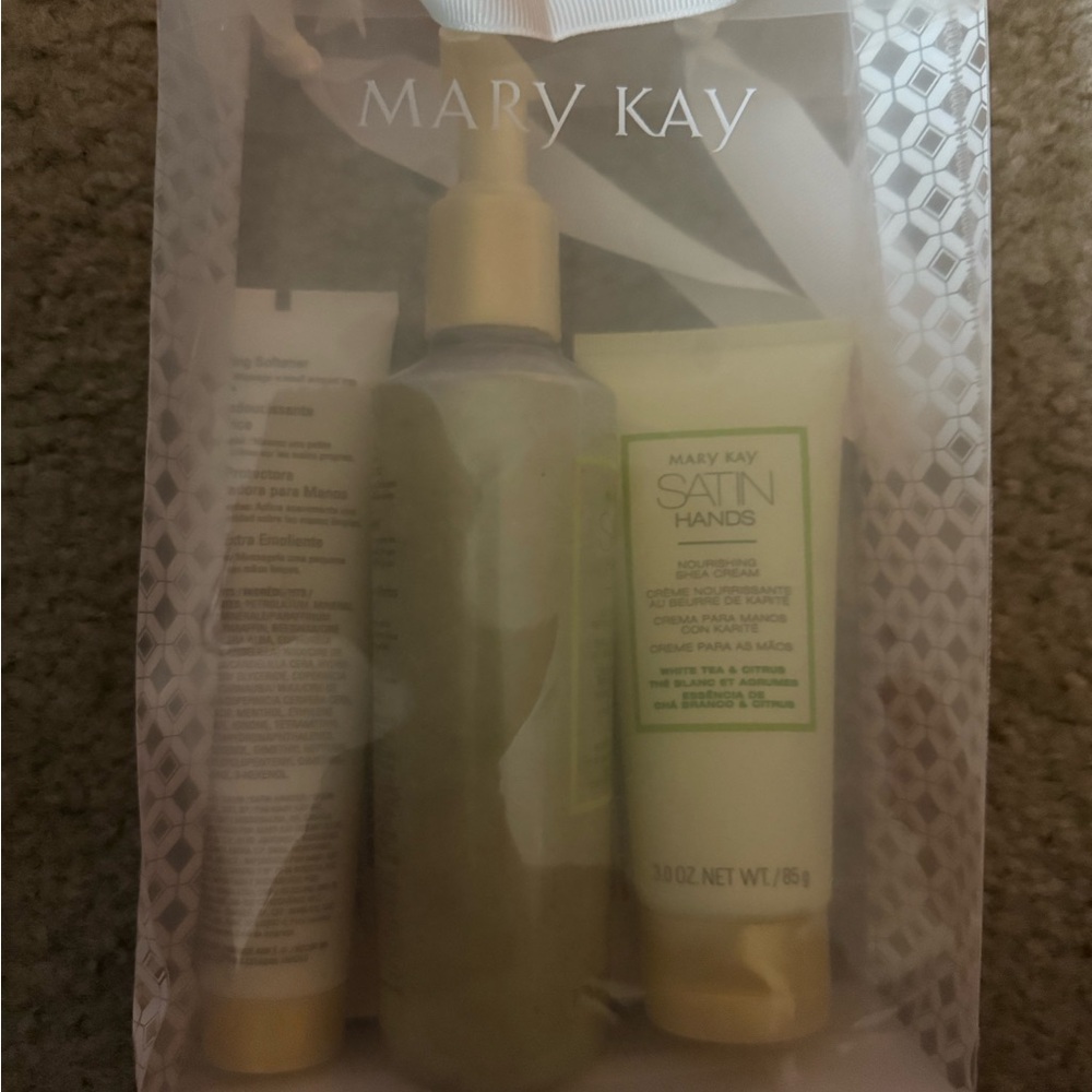 Mary Kay Satin Hands Nourishing Set